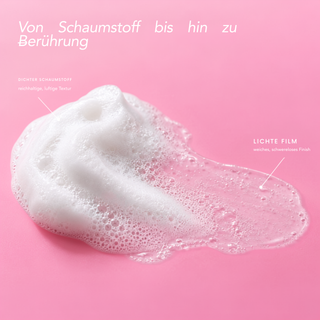 Von Schaum bis zur Berührung: dichter Schaum und ein leichter, schwereloser Film auf der Haut